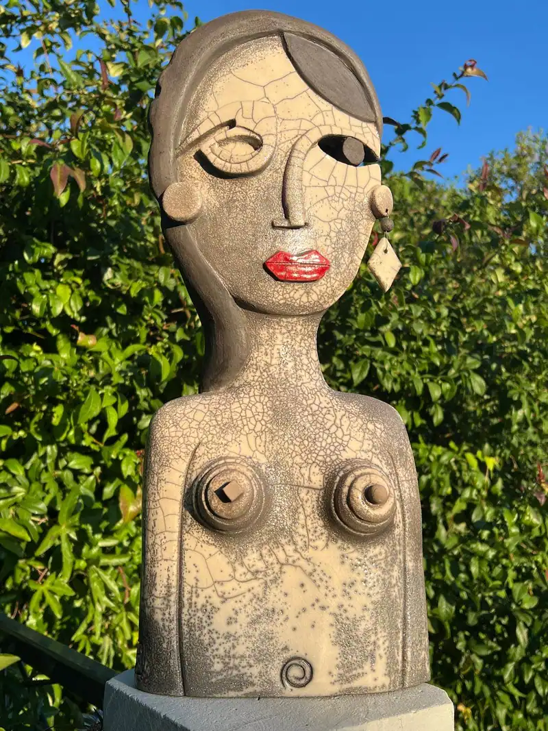 Sans titre, sculpture en céramique (grès) de Christel Art